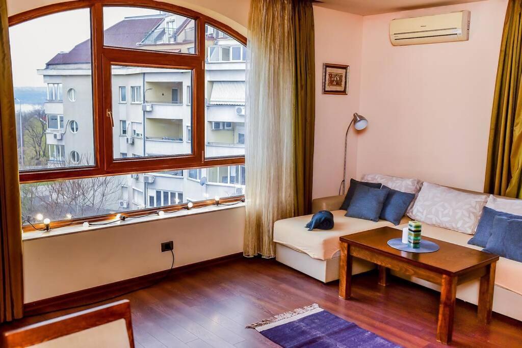Sea View Apartment Next To Sea Garden And Beach Varna Buitenkant foto