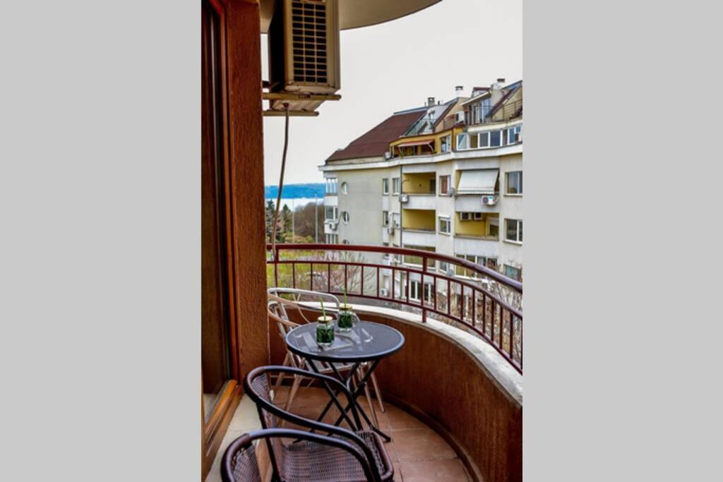 Sea View Apartment Next To Sea Garden And Beach Varna Buitenkant foto