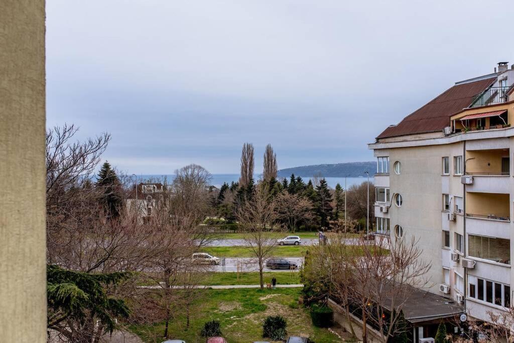 Sea View Apartment Next To Sea Garden And Beach Varna Buitenkant foto