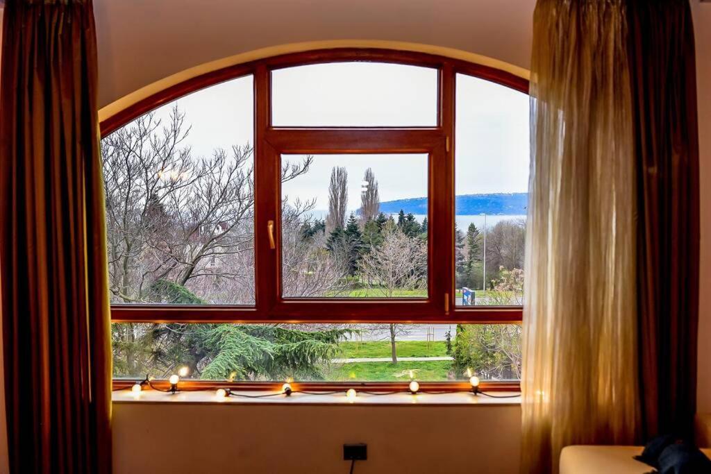 Sea View Apartment Next To Sea Garden And Beach Varna Buitenkant foto