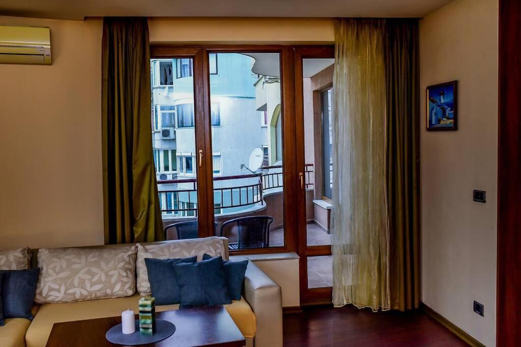 Sea View Apartment Next To Sea Garden And Beach Varna Buitenkant foto
