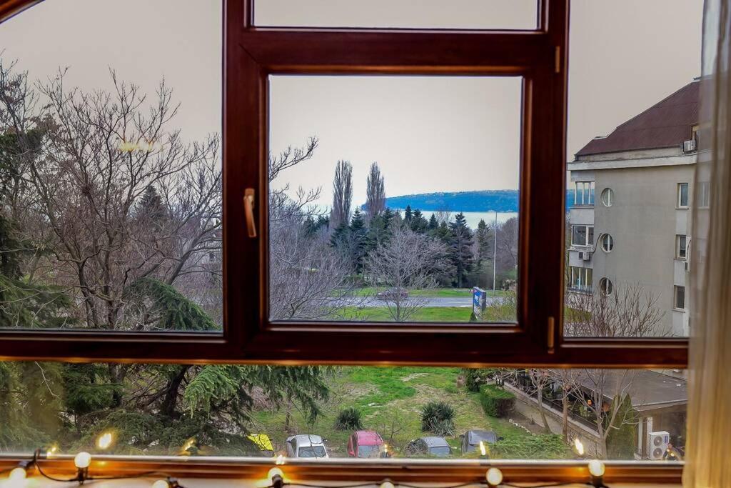 Sea View Apartment Next To Sea Garden And Beach Varna Buitenkant foto