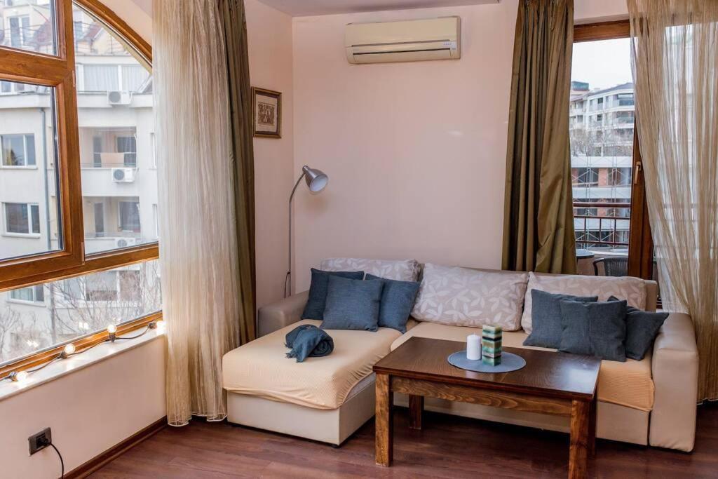 Sea View Apartment Next To Sea Garden And Beach Varna Buitenkant foto